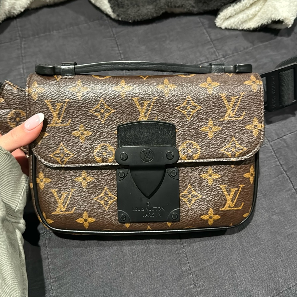 Louis Vuitton S Lock Slingbag